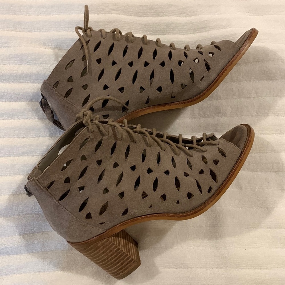 Gianni Bini Cage Style Leather Stacked Heel Open Toe Booties. 9M.‌‌‌‌‌‌‌